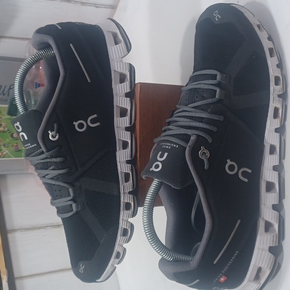 On Cloud Women's Black/White